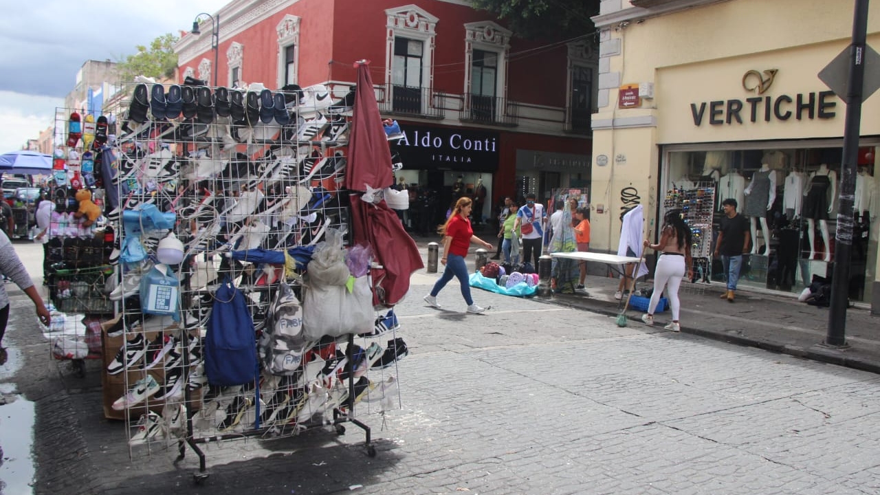 Comercio informal avanza en Centro Histórico en fin de año