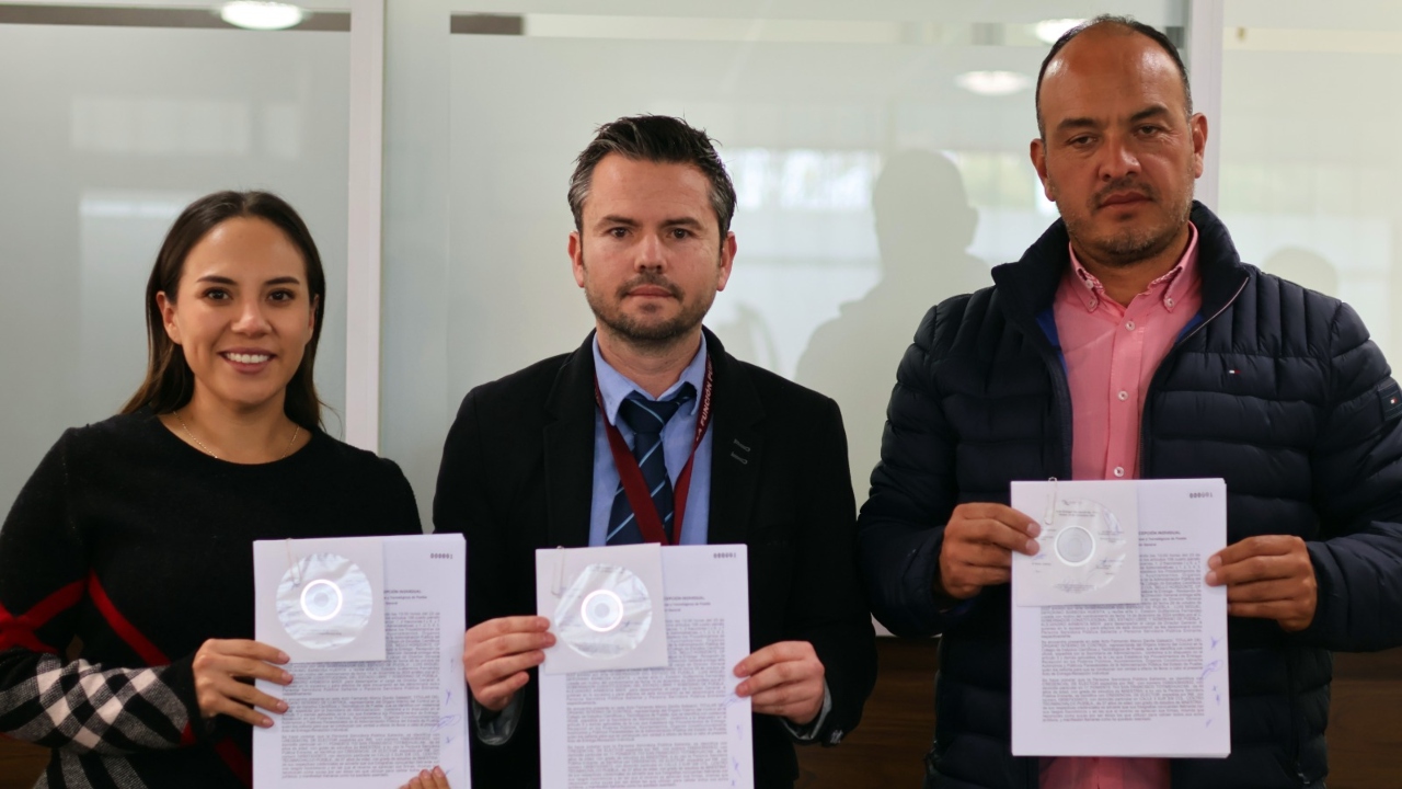 Estebini Fernández asume dirección del CECyTE Puebla