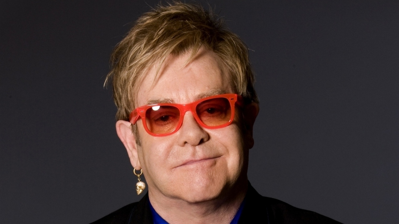 Elton John critica la legalización de la marihuana
