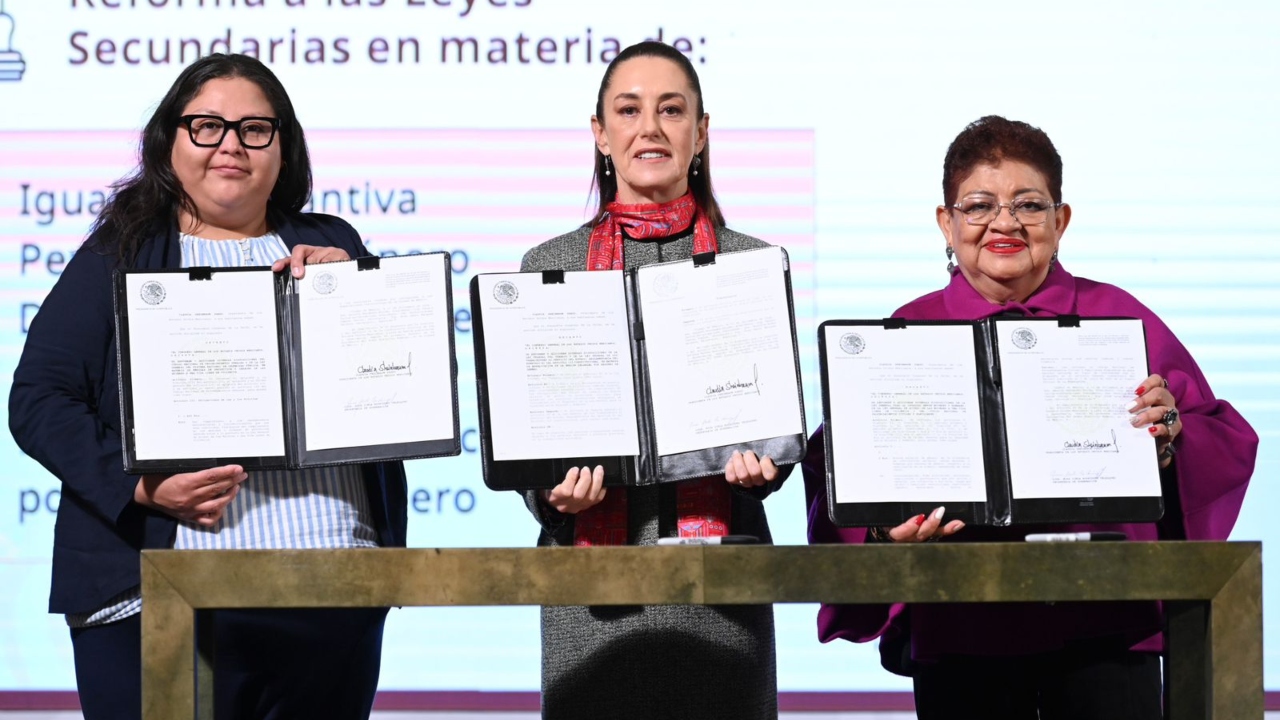 Sheinbaum firma decreto en materia de protección a las mujeres