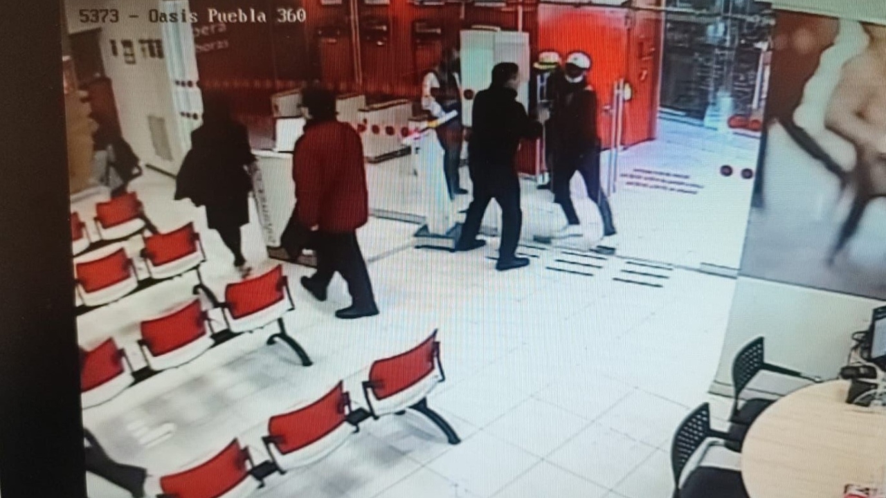 Delincuentes logran escapar con más de un millón de pesos