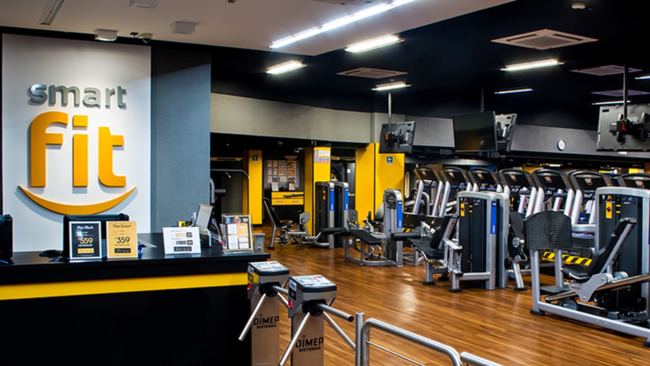 Cliente de Smart Fit denuncia que lo grabaron desnudo