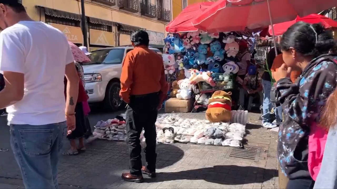Persiste invasión de ambulantes en el Centro de Puebla