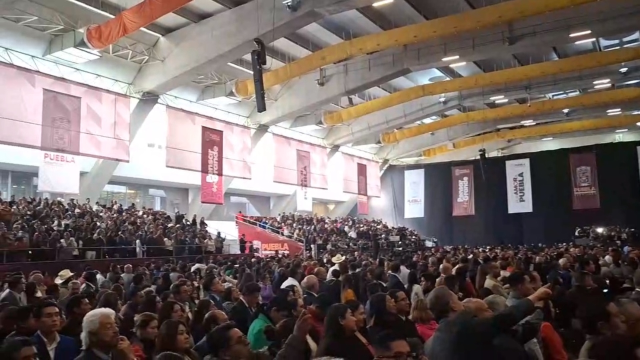 Acompañaron miles a la asunción de Armenta como gobernador