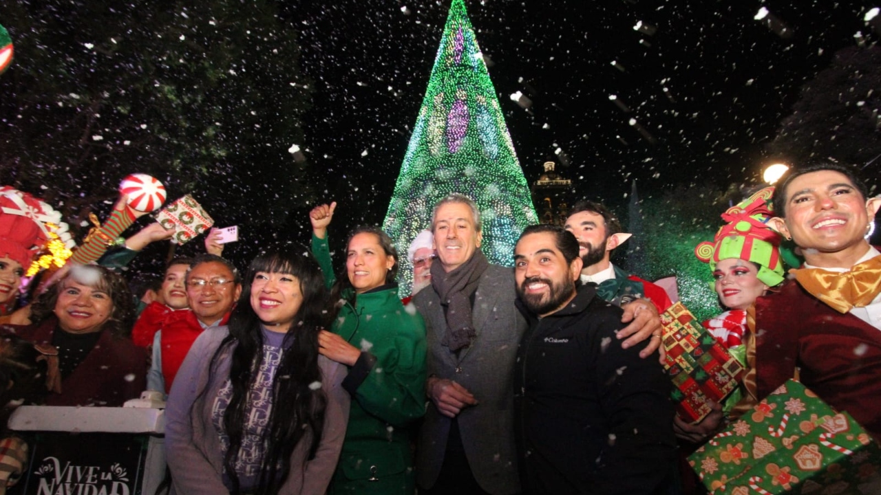 Chedraui encabezó encendido del Árbol de Navidad