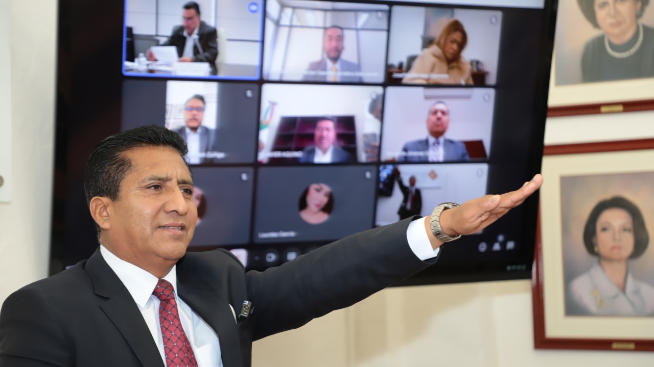 Rinde protesta Raymundo Atanacio como director general del SEDIF