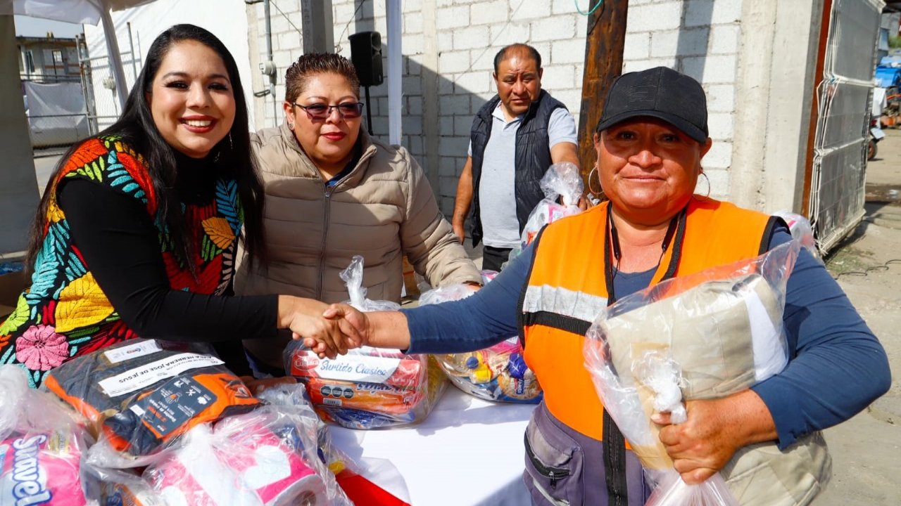 Gobierno de San Pedro Cholula entrega equipo y uniformes a trabajadores de Limpia