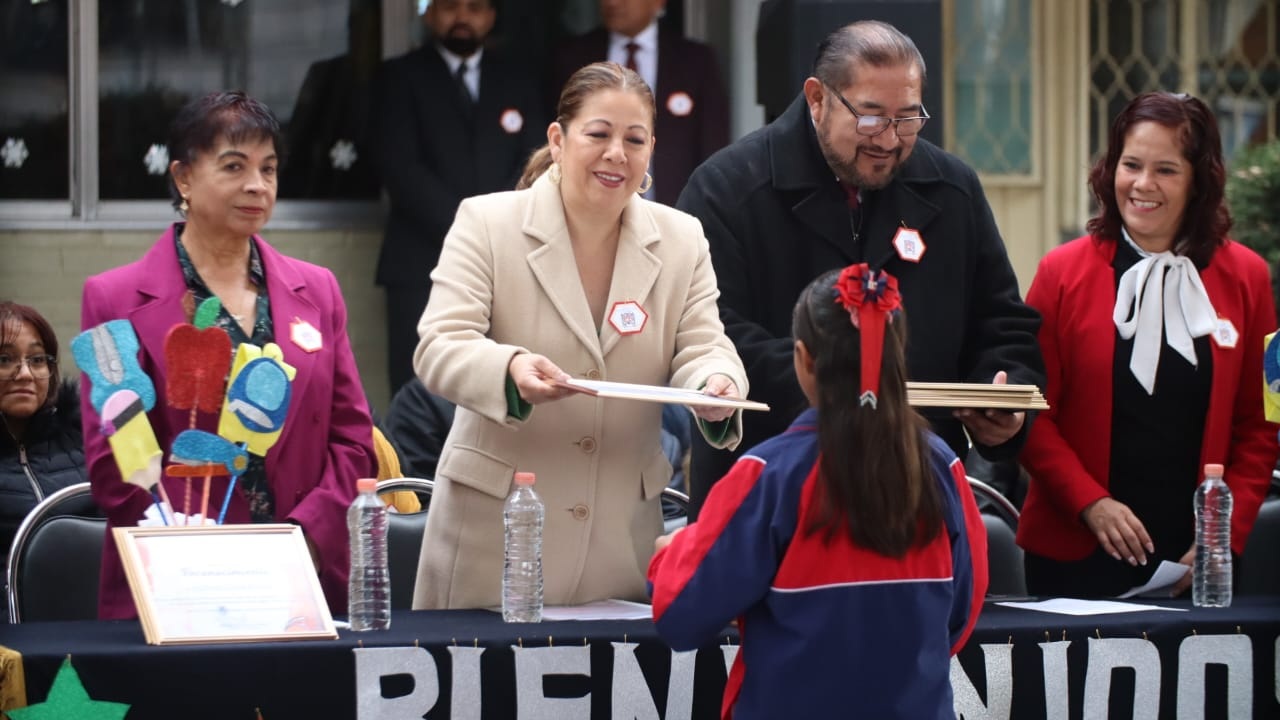 Artemisa García invita a jóvenes a promover el deporte y la cultura