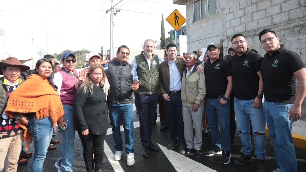 Chedraui entrega obra de vialidad en Barranca Honda