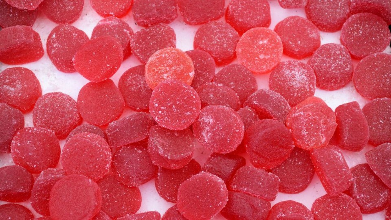 Prohíbe EU colorante rojo no. 3 por riesgo de cáncer