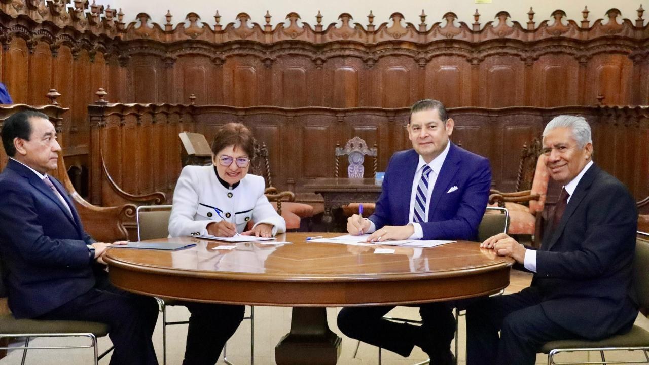 Armenta y BUAP firman convenio educativo