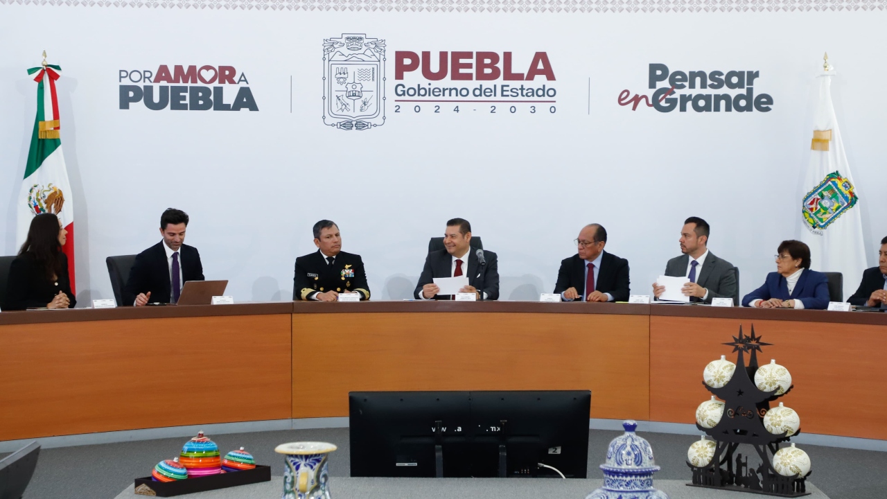 Pide Armenta denunciar fraudes en programas sociales