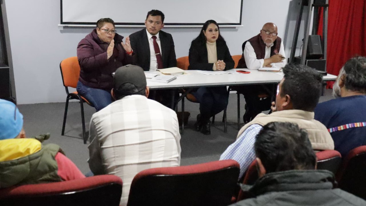 Tonantzin Fernández atiende demandas de relleno sanitario