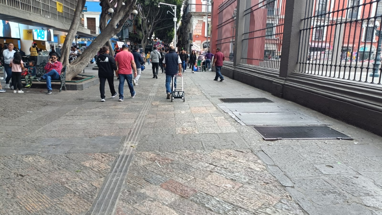 Calle 5 de Mayo amaneció sin ambulantes y con poca basura