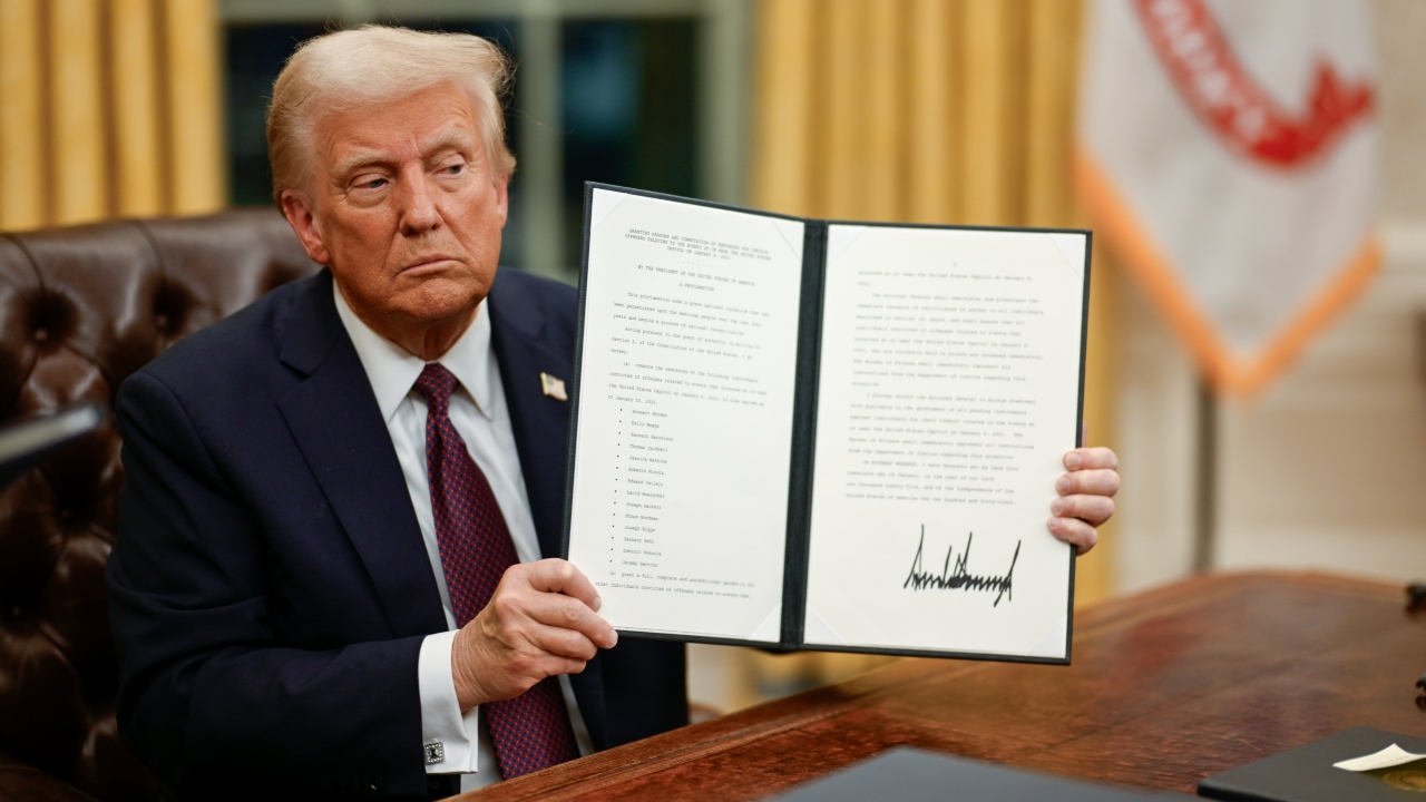 Intensifica Trump amagos; va contra China y Europa