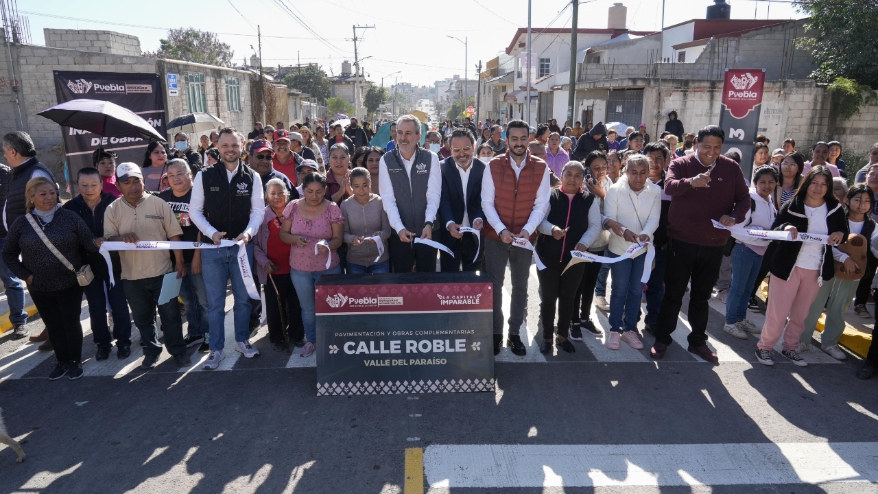 Entrega Chedraui pavimentación en Valle del Paraíso