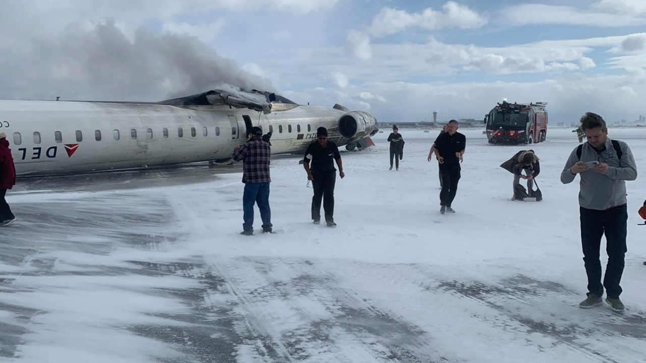 Accidente aéreo en Toronto deja 18 heridos