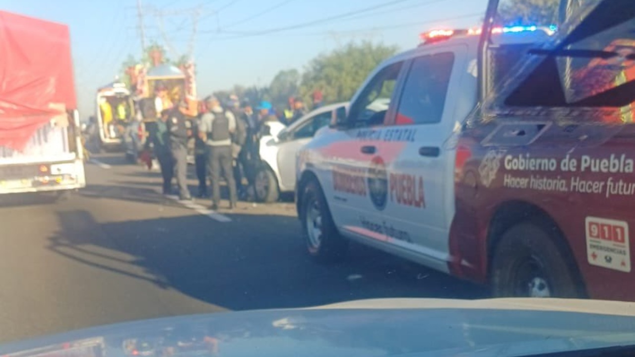 Accidente en Autopista México-Puebla deja cuatro peregrinos lesionados