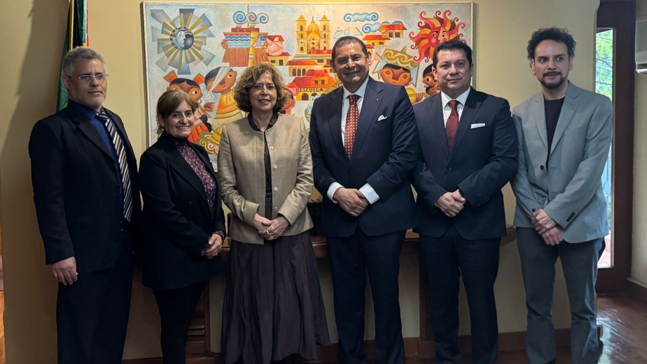 Armenta y Rosaura Ruiz impulsan la tecnología en Puebla