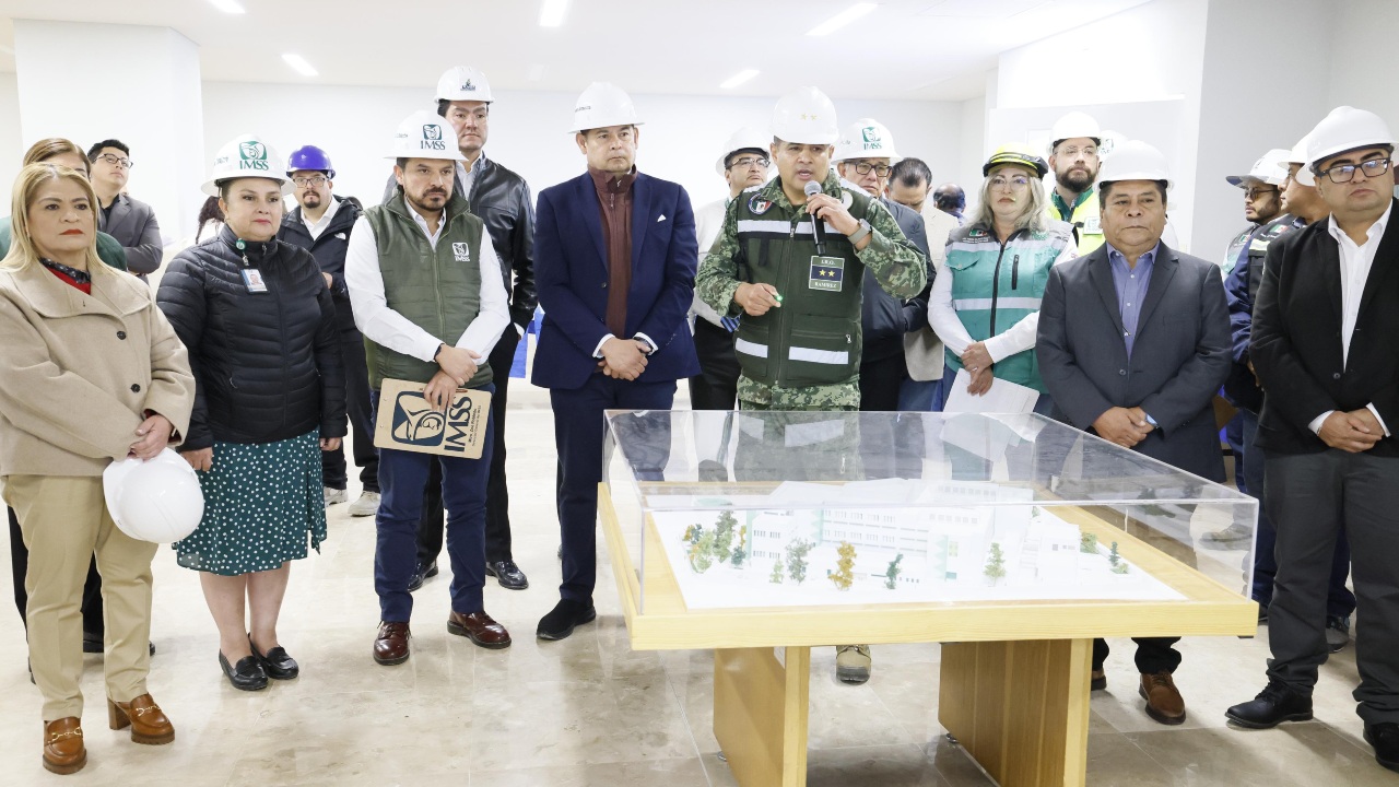 Armenta y Zoé Robledo supervisan obra del Hospital San Alejandro