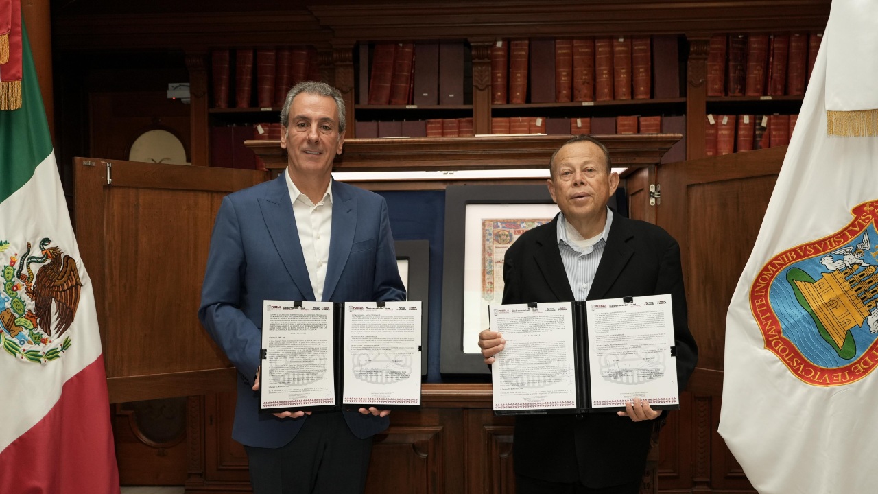 Comuna signa convenio con el Instituto Poblano de Asistencia al Migrante