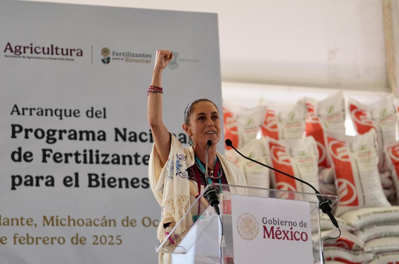 Presidenta Sheinbaum encabeza entrega de fertilizantes en Michoacán