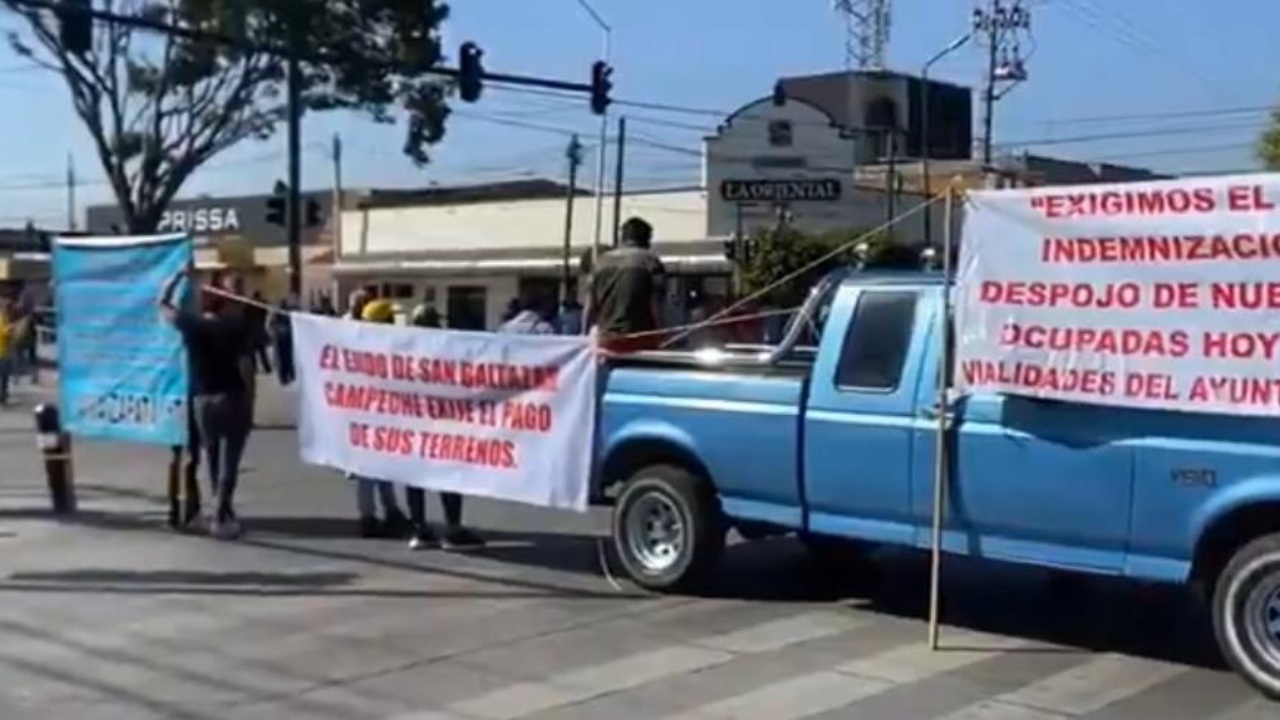Ejidatarios bloquean bulevar Valsequillo y Avenida Las Torres