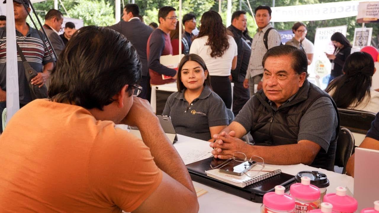 Asiste a la Primera Feria del Empleo en el Centro de Convenciones