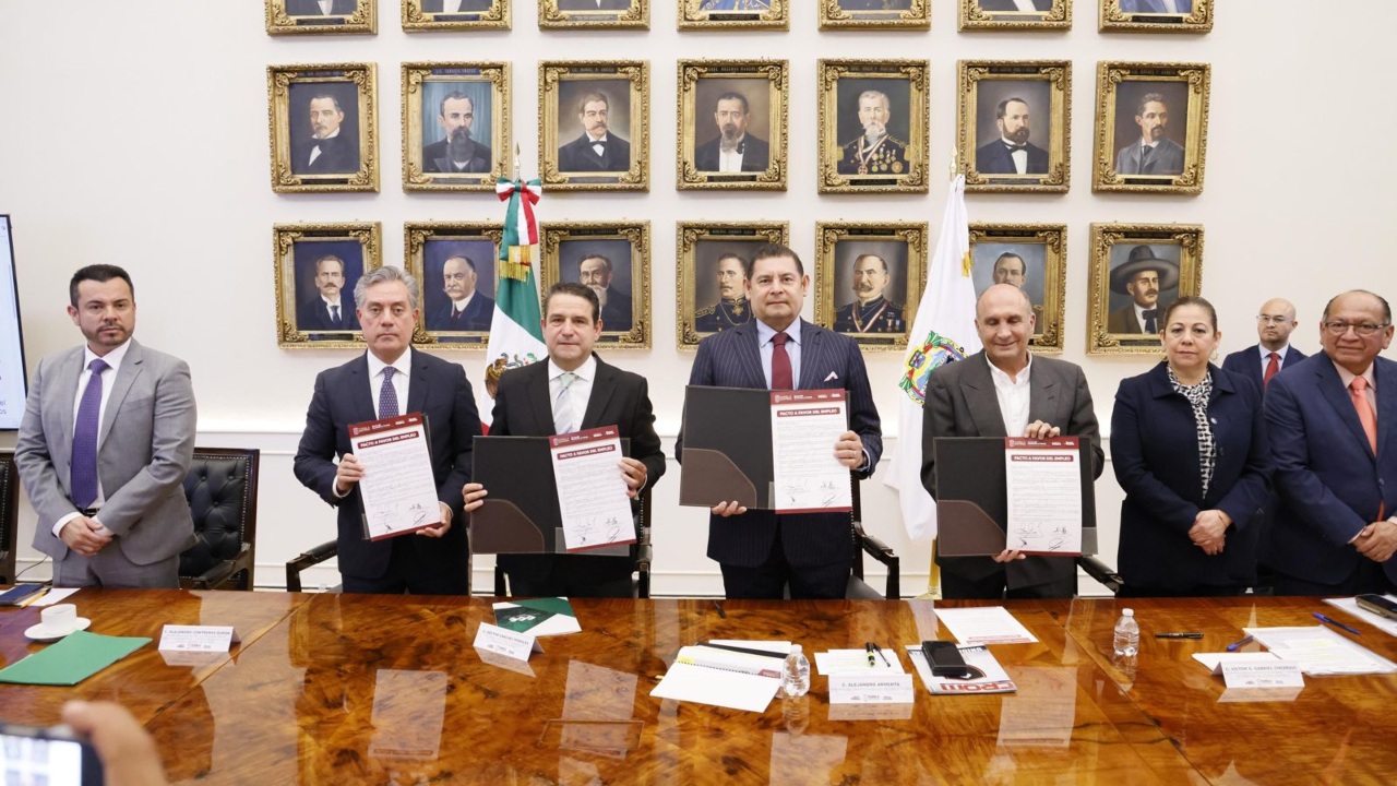 Alejandro Armenta encabeza firma del Pacto a Favor del Empleo  