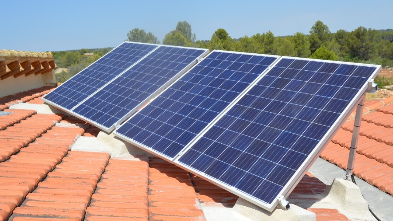 Gobierno de Puebla colocará 400 paneles solares en escuelas
