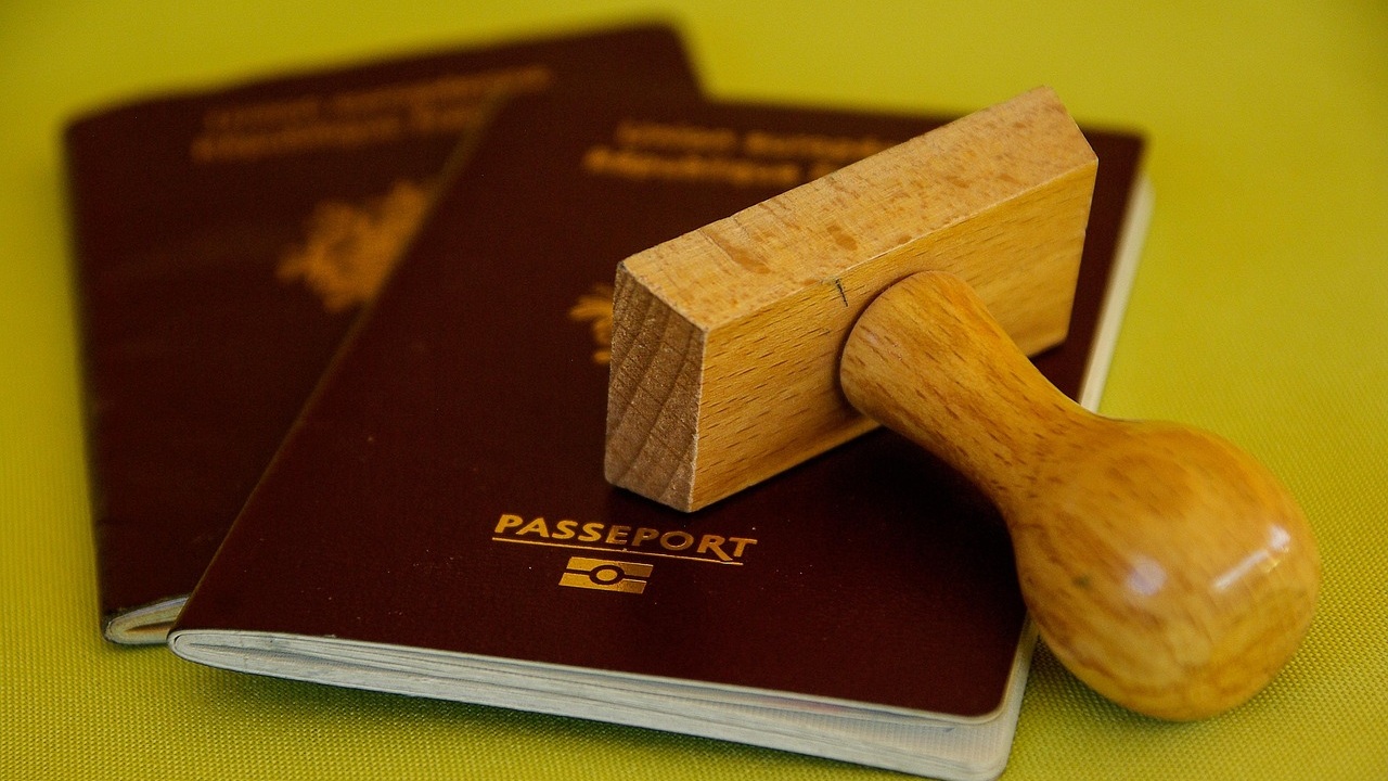 SRE Puebla ignora amparo y niega pasaporte a menor