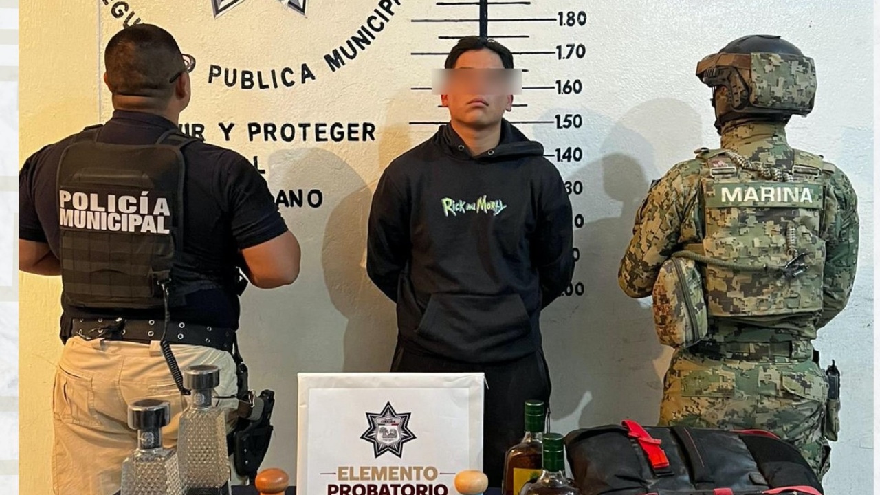 Detienen a joven por presunto robo a Oxxo en Cholula