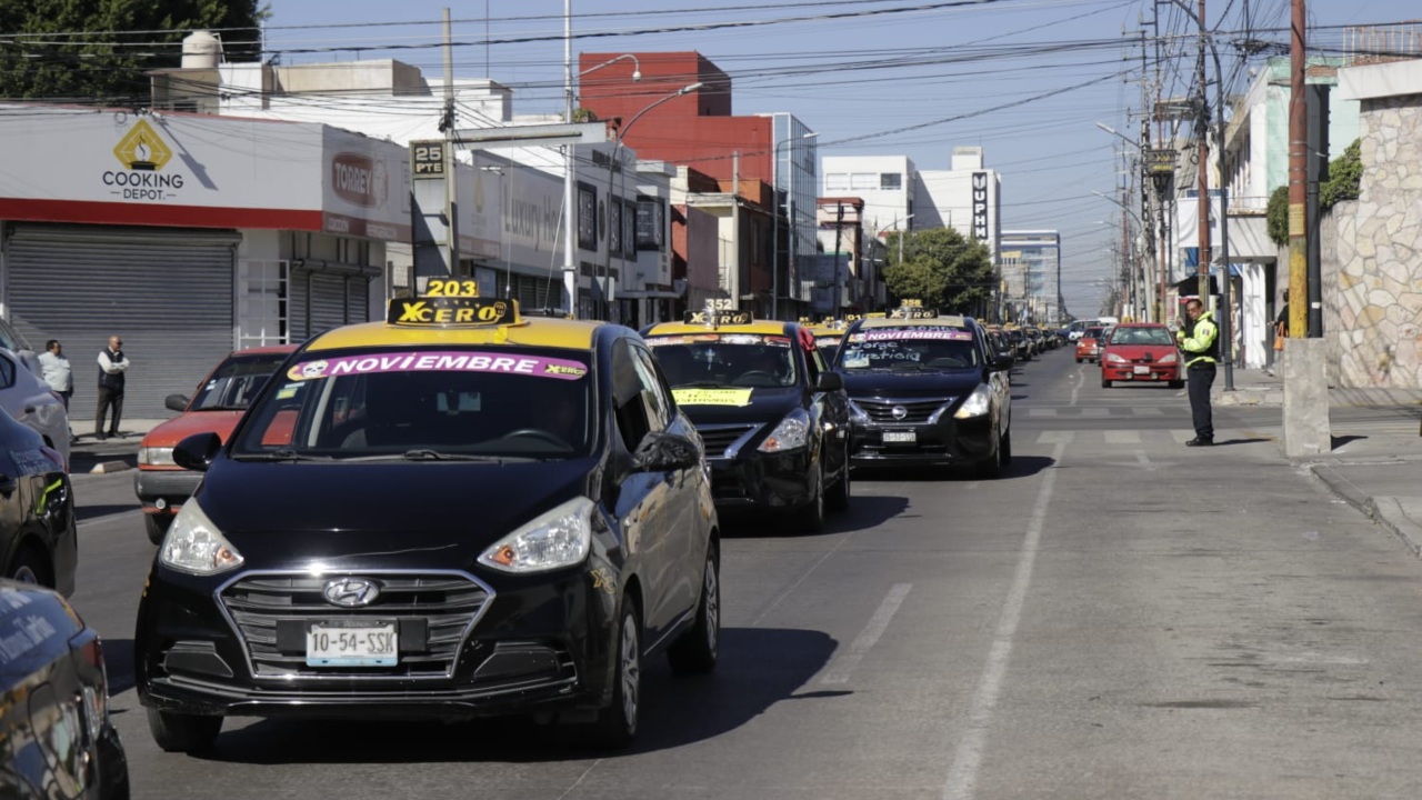 Comisión aprueba reforma para extender permisos de taxis