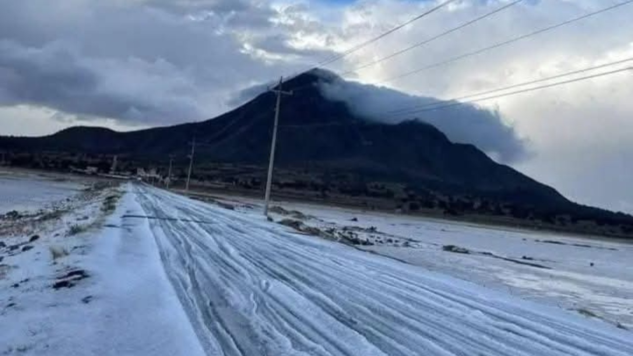 Tepeyahualco y Oriental quedan cubiertos por granizada