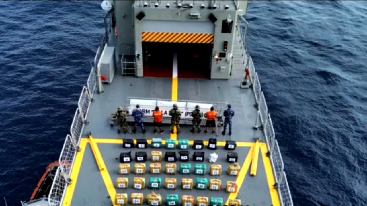 Decomisa Marina droga y gasolina en la costa de Oaxaca
