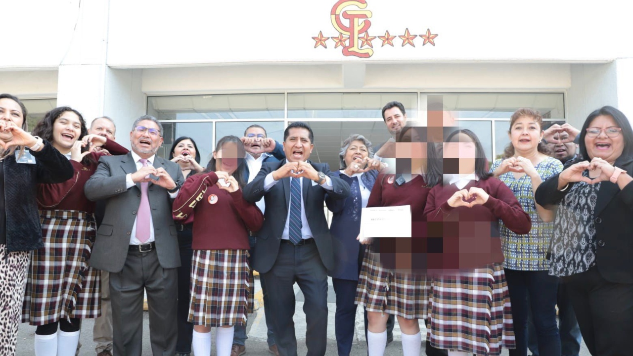 Estudiantes del CENHCH donan ropa al SEDIF para casas hogar