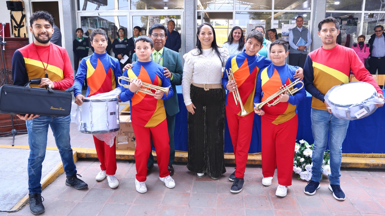 Impulsa Liz Sánchez la educación con música en Puebla