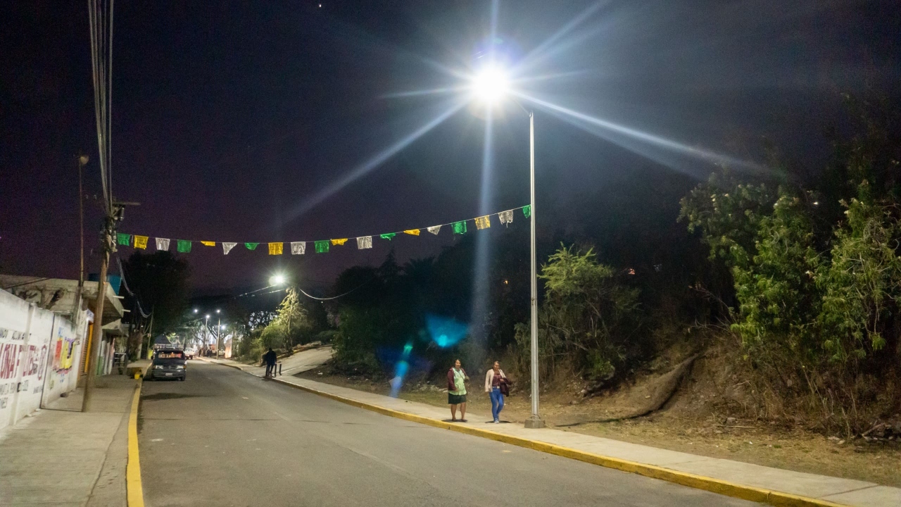 Moderniza Comuna alumbrado en Azumiatla