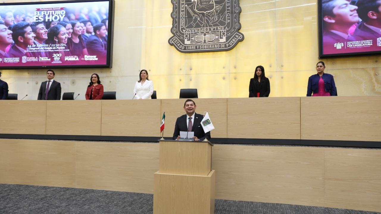 Encabeza Armenta en el Congreso el parlamento juvenil
