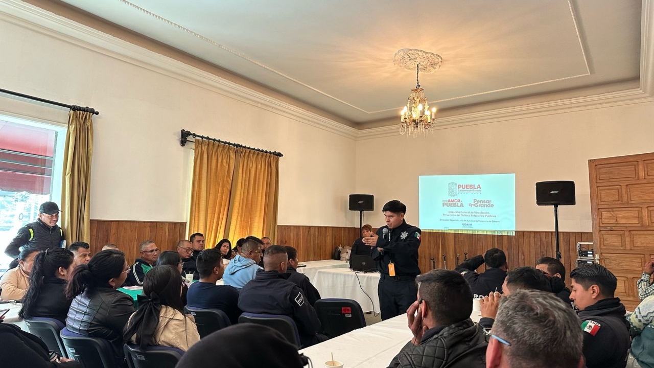 Capacitan a policías de Texmelucan en violencia de género