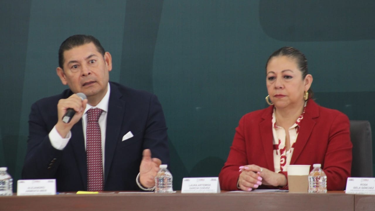 Celebra Armenta aprobación de la Universidad del Deporte