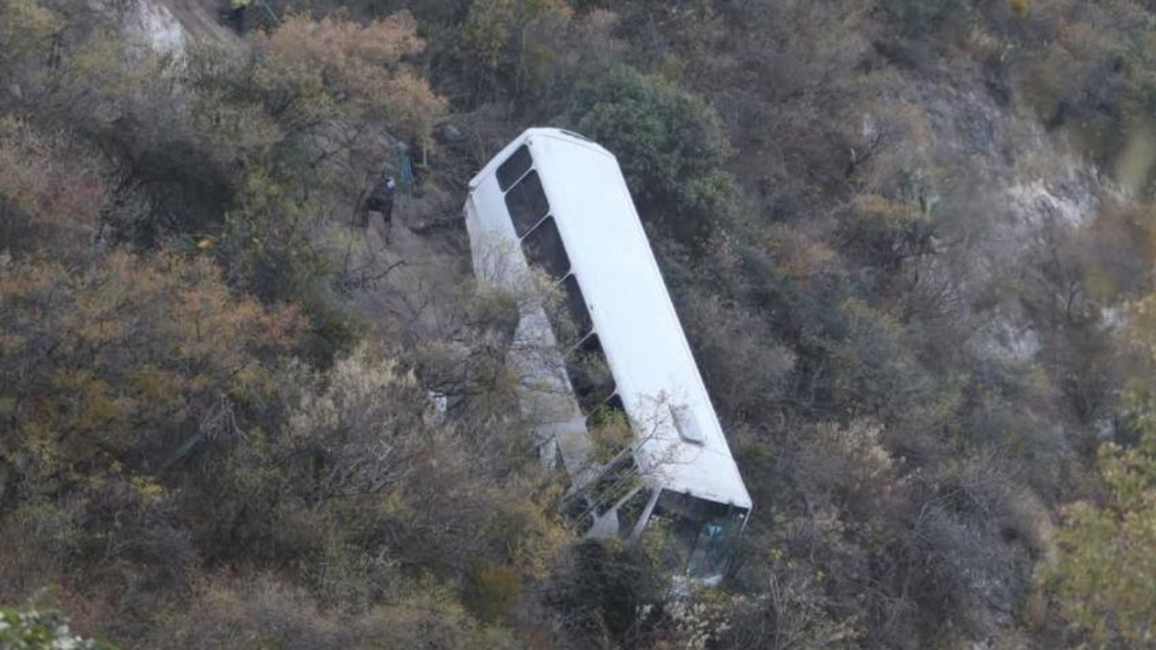Accidente de autobús en Temetzontla deja al menos 21 heridos