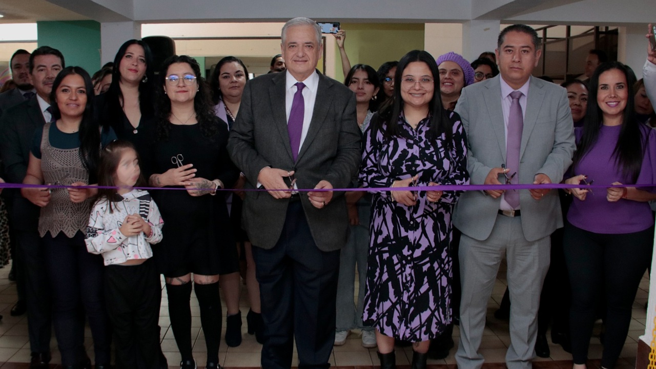 Presenta ISSSTEP exposición artística \"Mujeres en el arte en Puebla\"