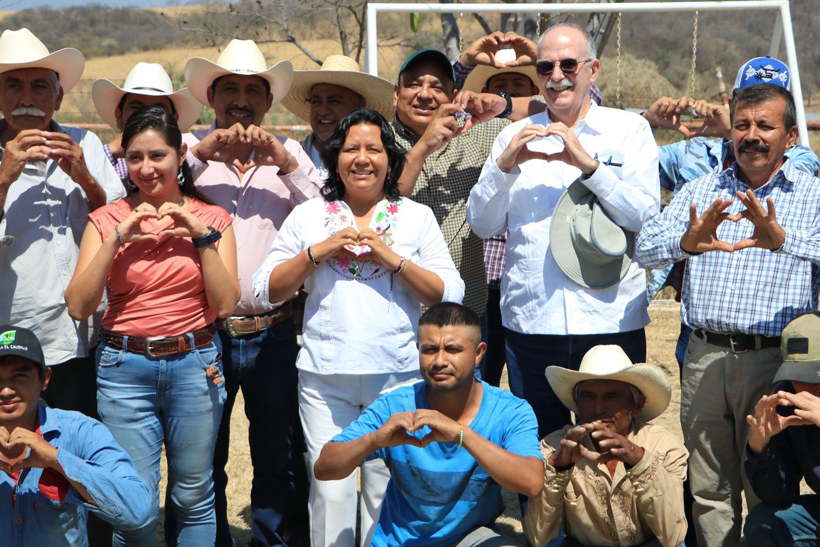 Recorre la Mixteca el secretario de Agricultura y anuncia programa de impulso al campo