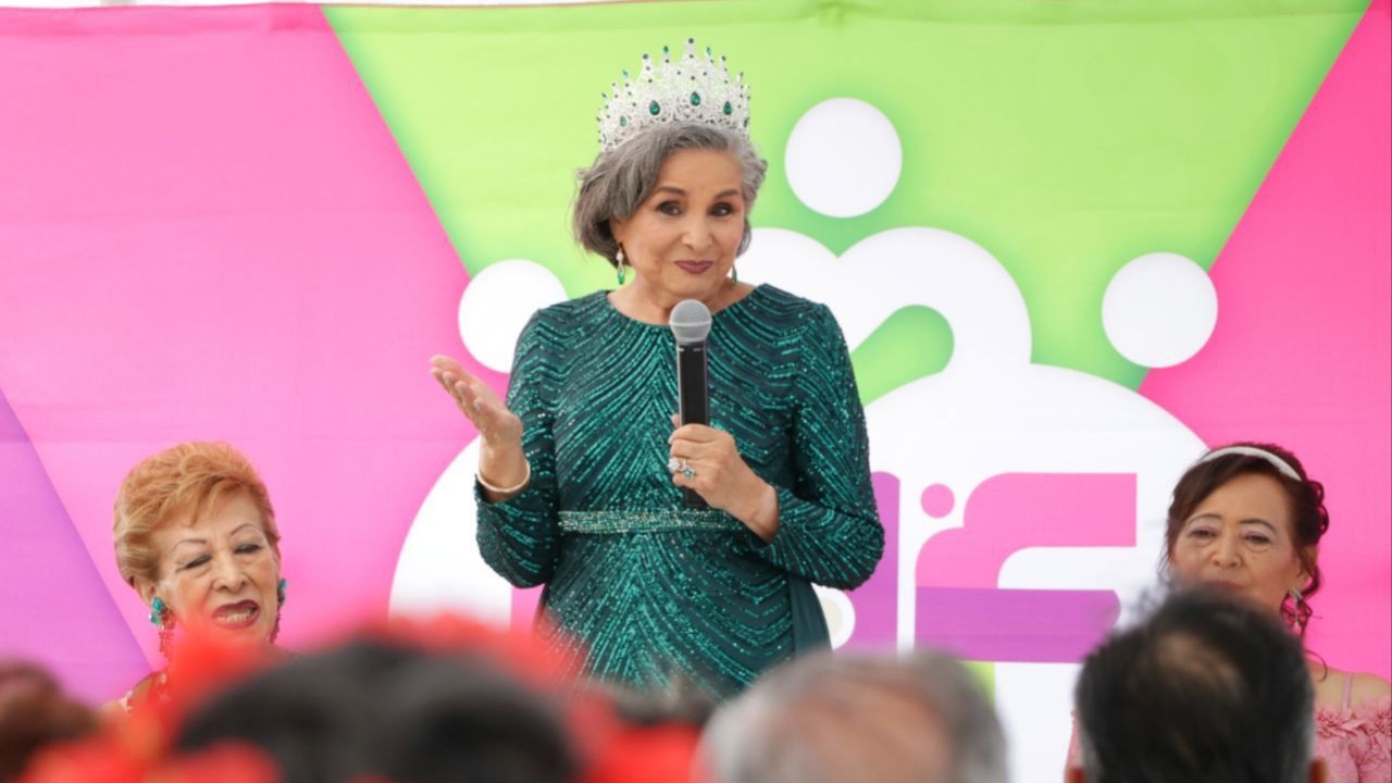 Corona SMDIF a la Reina de la Primavera 2025