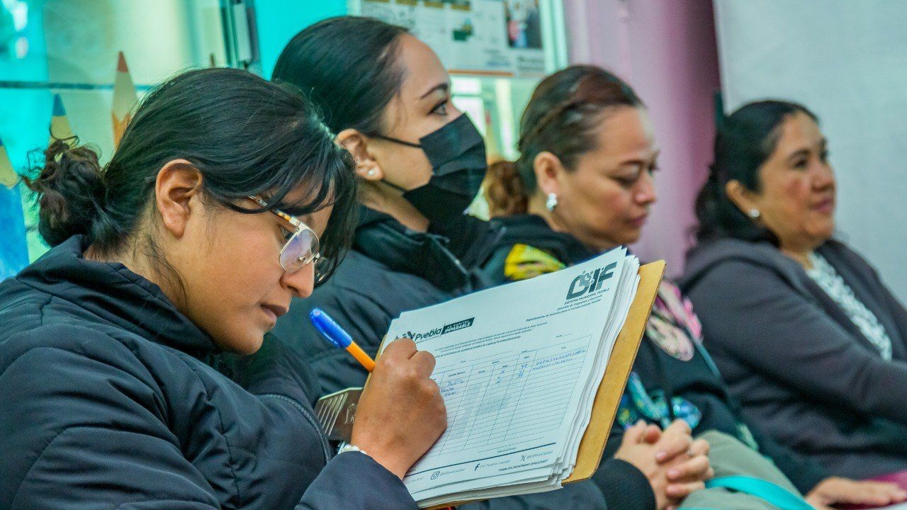 Capacita el SMDIF a profesores en comunicación asertiva