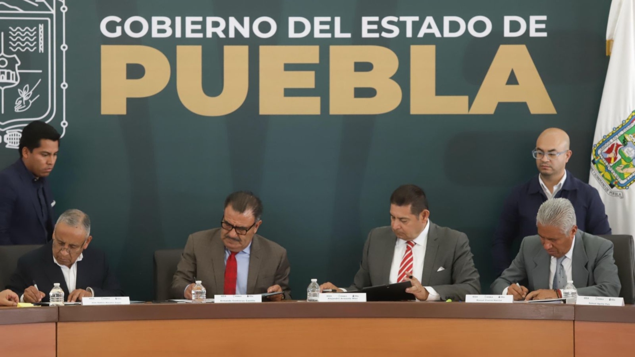 Acuerdan INEA y Armenta reducir rezago educativo en Puebla