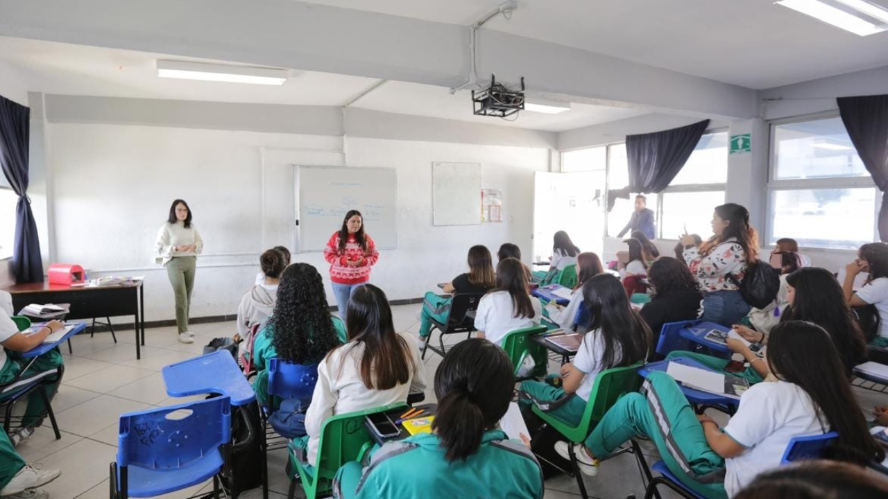 Ofrecen atención psicológica gratuita para jóvenes en la capital