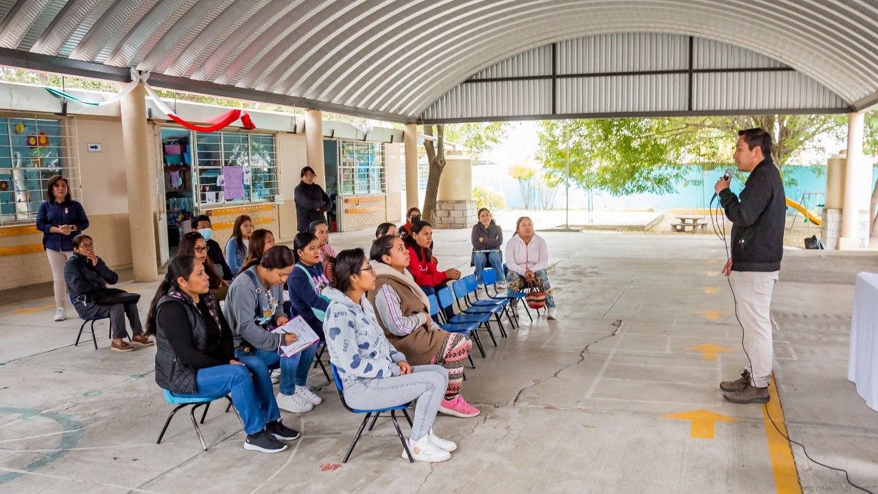 Promueve SMDIF pláticas sobre crianza positiva en escuelas de la capital