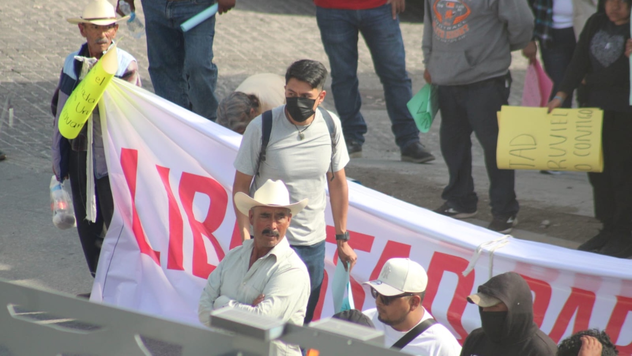 Simpatizantes de los González Vieyra protestaron en el Congreso